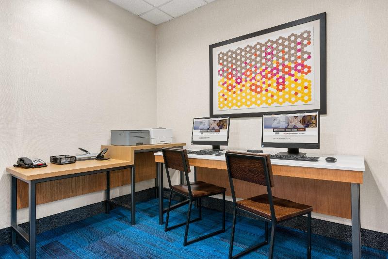 Отель Holiday Inn Express & Suites Klamath Falls Central, An Ihg