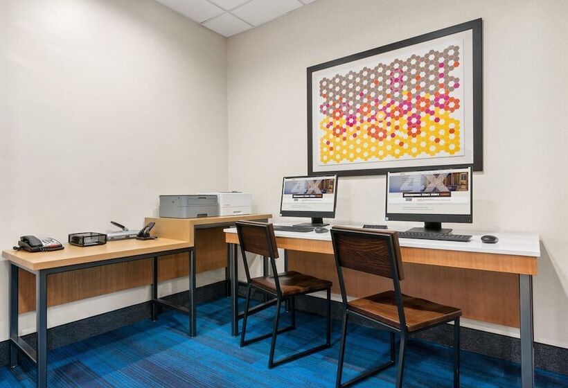 Отель Holiday Inn Express & Suites Klamath Falls Central, An Ihg