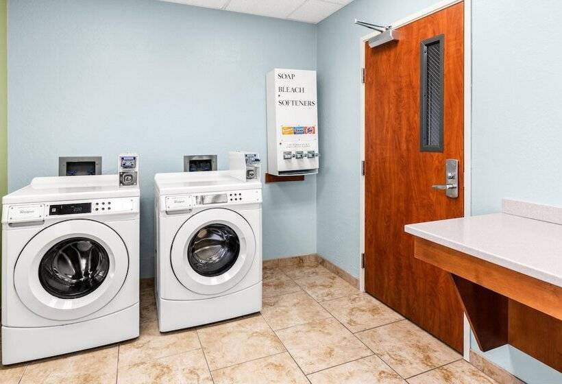 Отель Holiday Inn Express & Suites Klamath Falls Central, An Ihg