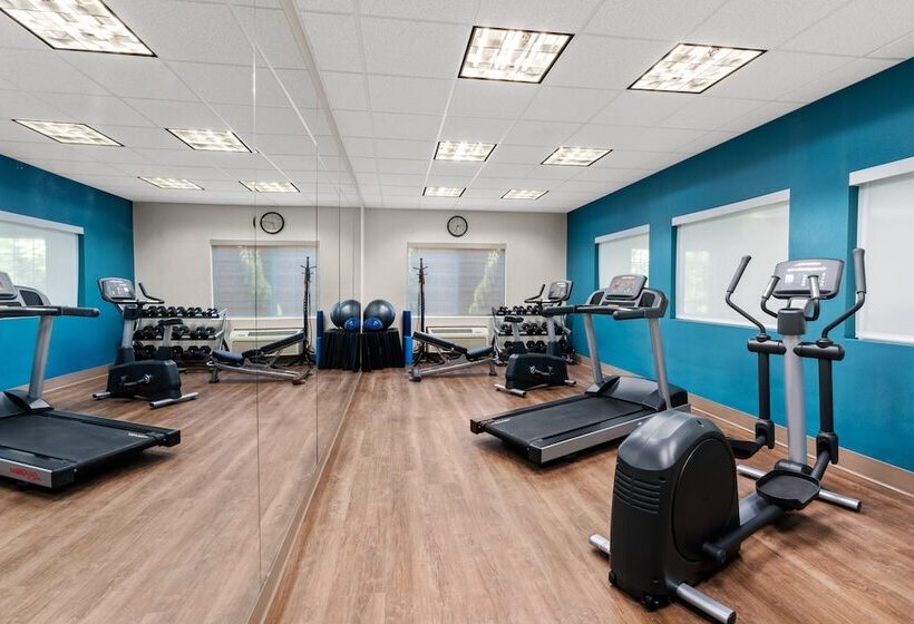 Отель Holiday Inn Express & Suites Klamath Falls Central, An Ihg