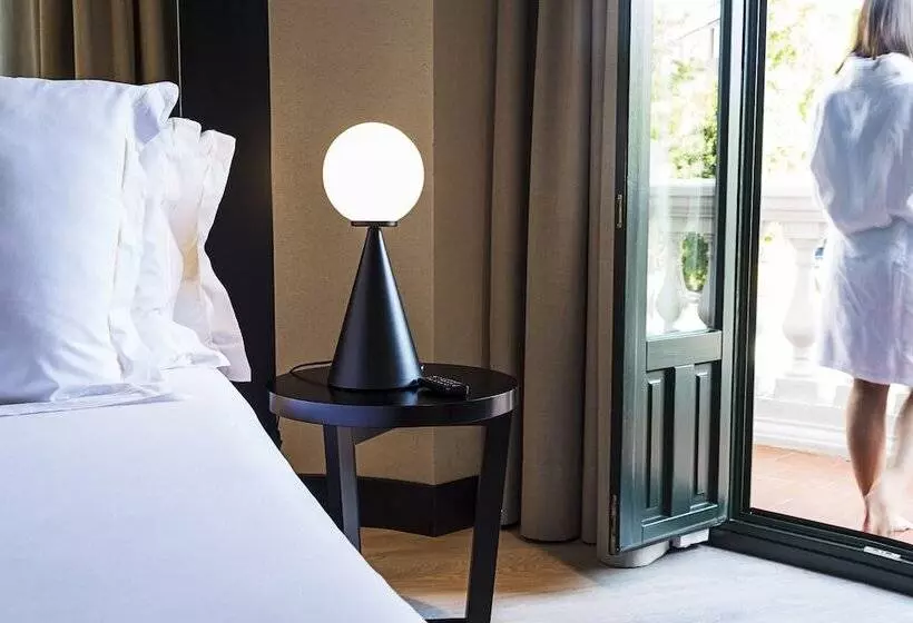 هتل One Shot Luchana 22