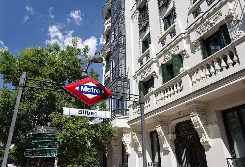 هتل One Shot Luchana 22