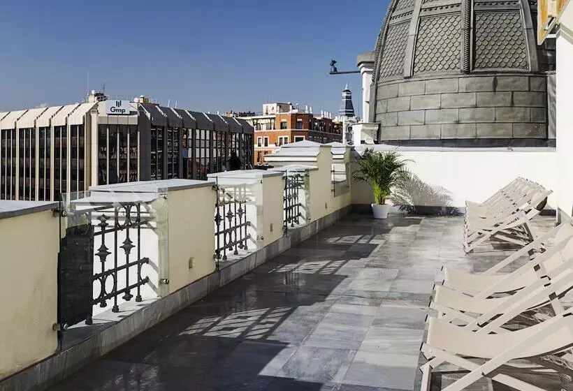 هتل One Shot Luchana 22