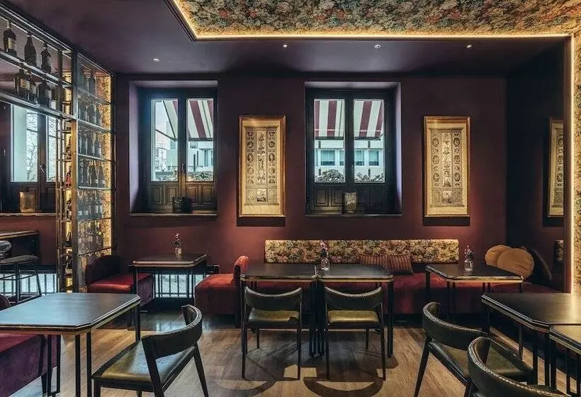 هتل One Shot Luchana 22