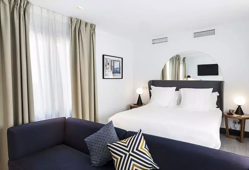 هتل One Shot Luchana 22