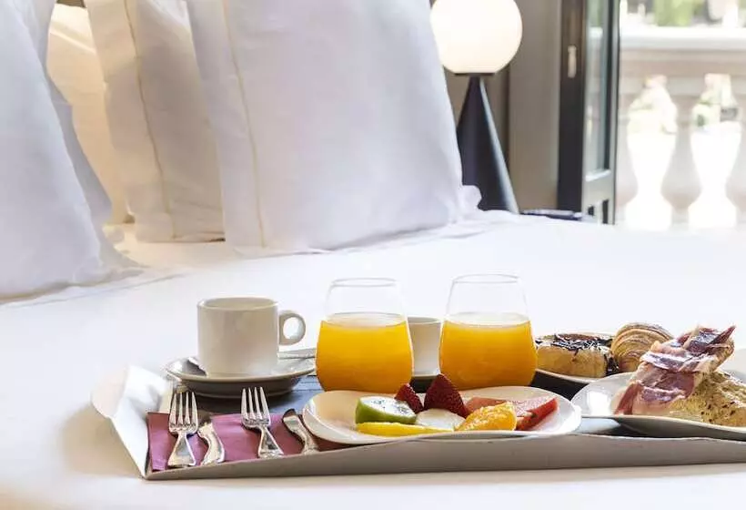 هتل One Shot Luchana 22