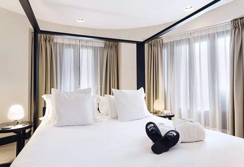 هتل One Shot Luchana 22