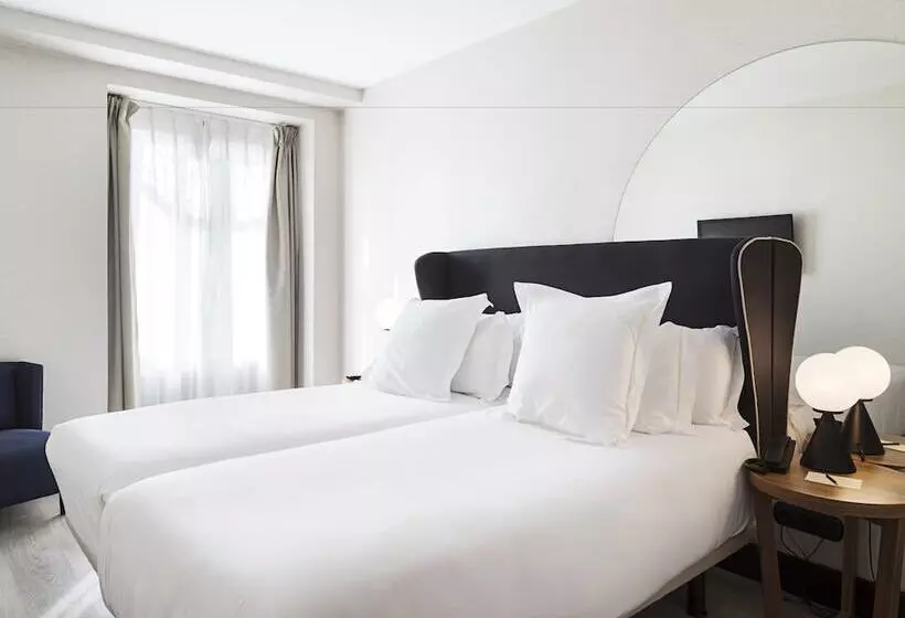 هتل One Shot Luchana 22