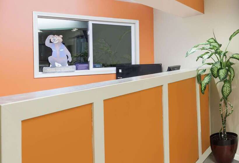 酒店 Travelodge By Wyndham Seymour