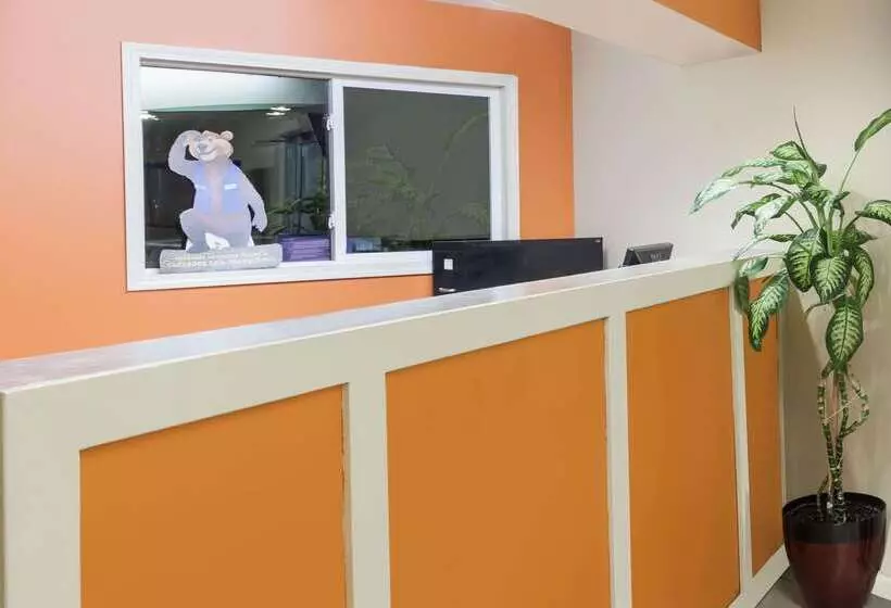 酒店 Travelodge By Wyndham Seymour