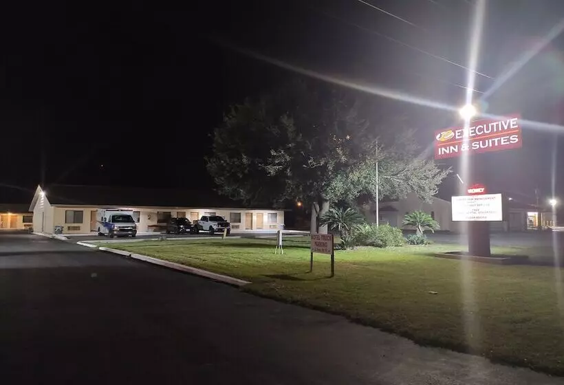 מוטל Hebbronville Executive Inn