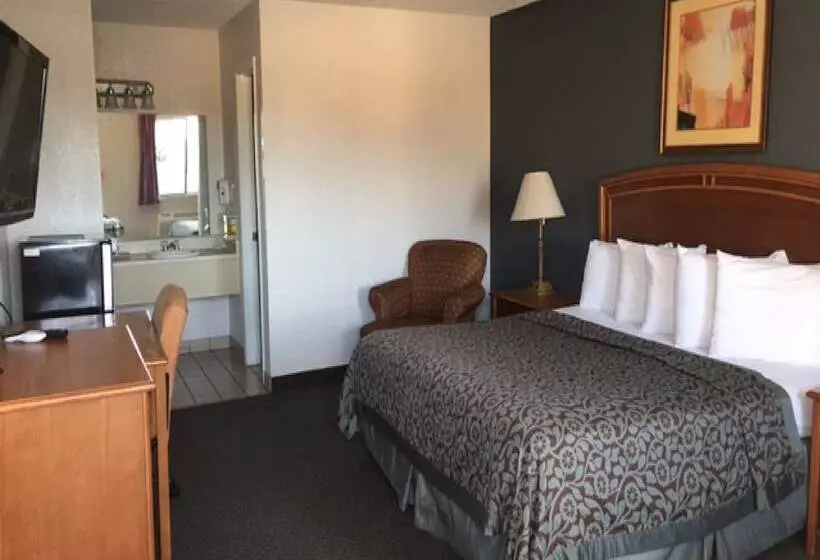 מוטל Hebbronville Executive Inn