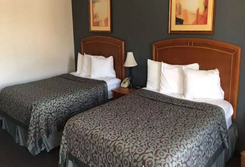 מוטל Hebbronville Executive Inn