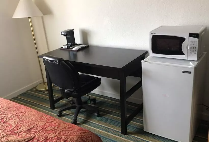 汽车旅馆 West Point Inn & Suites