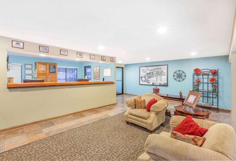 汽车旅馆 West Point Inn & Suites