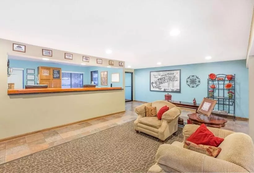 汽车旅馆 West Point Inn & Suites