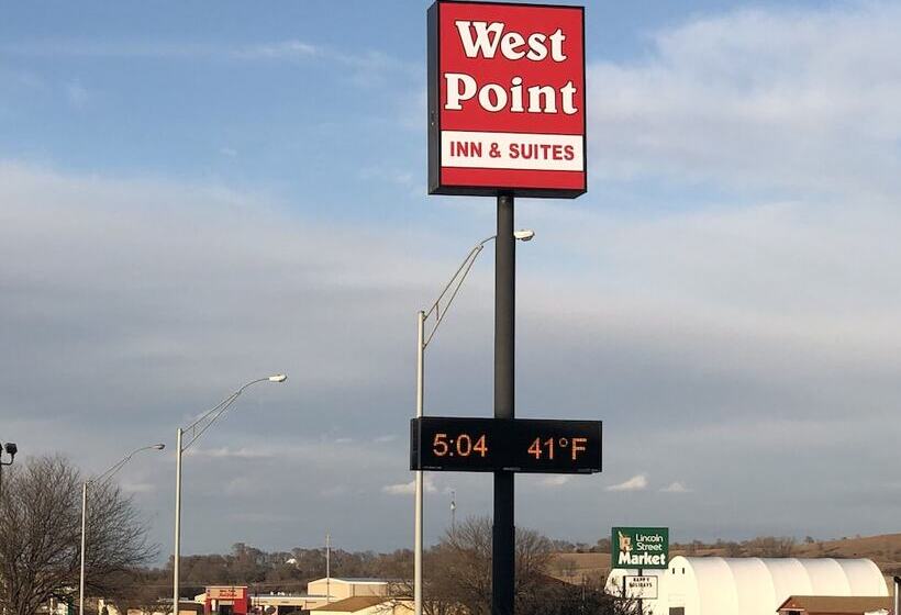 فندق على الطريق West Point Inn & Suites