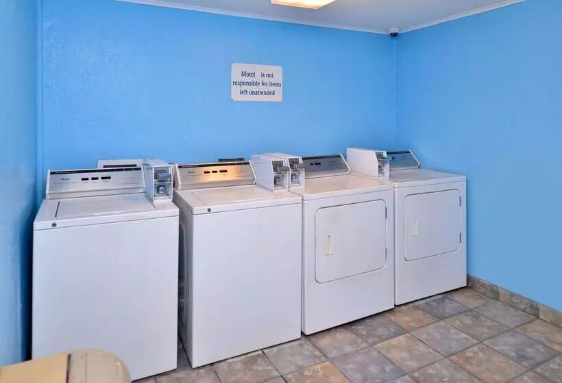 Отель Americas Best Value Inn & Suites Jackson