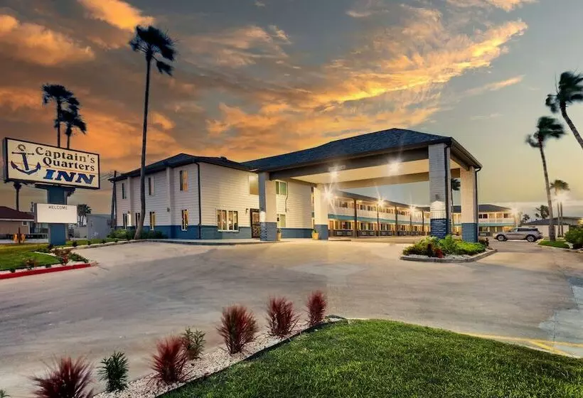 호텔 Captains Quarters Inn