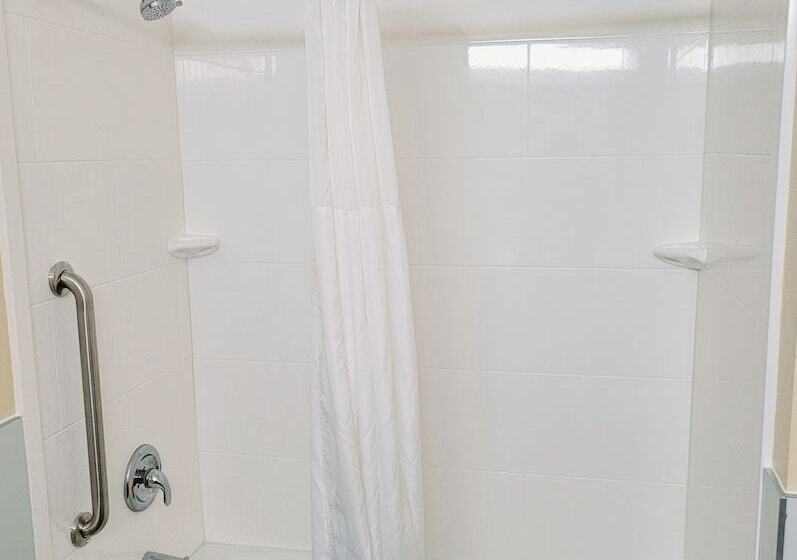 فندق Captains Quarters Inn