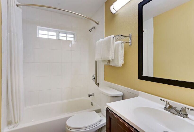 فندق Captains Quarters Inn