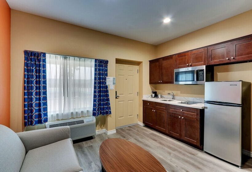 فندق Captains Quarters Inn