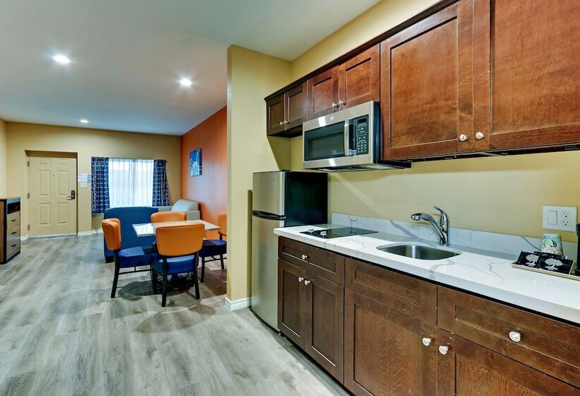 فندق Captains Quarters Inn