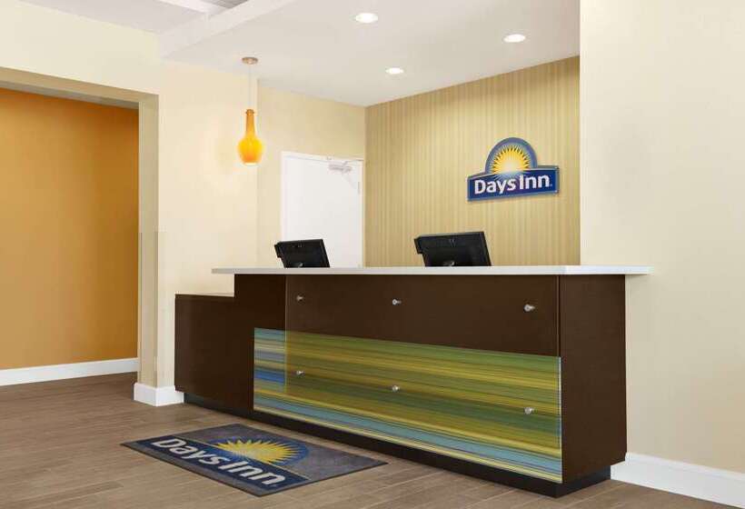 فندق Days Inn By Wyndham Victoria