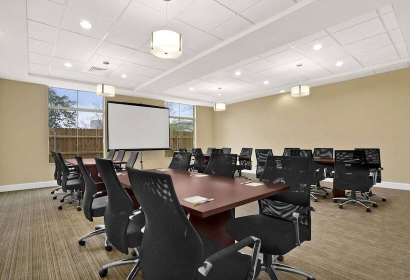 فندق Days Inn By Wyndham Victoria