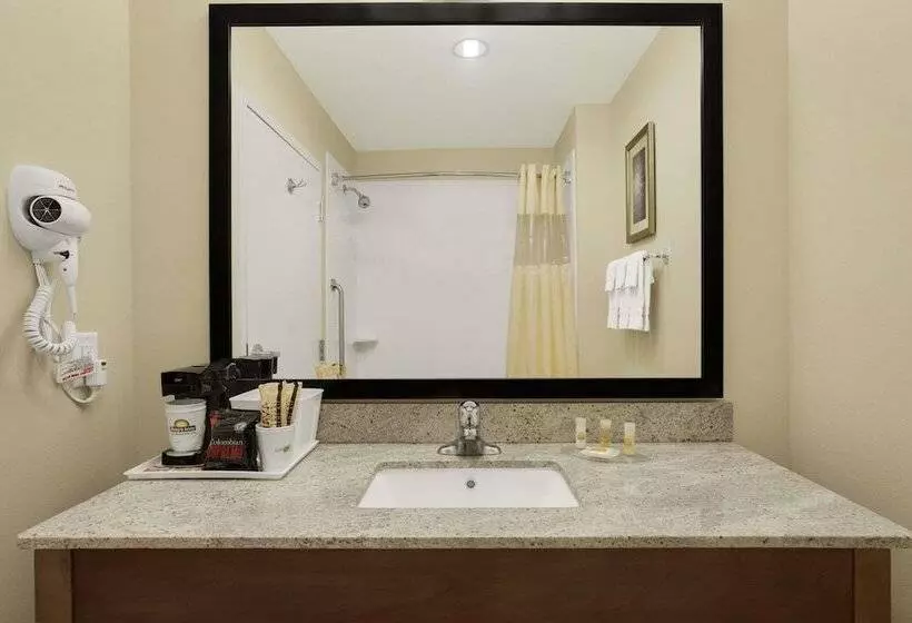 ホテル Days Inn By Wyndham Victoria