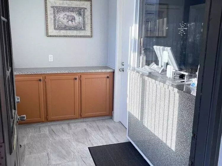 Отель Economy Inn Ashdown