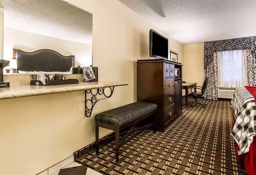 Evangeline Downs Hotel, Ascend Hotel Collection