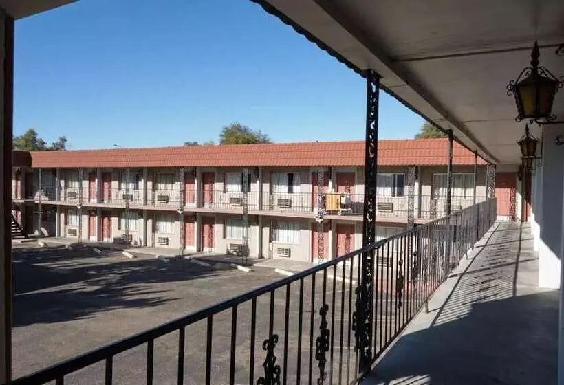 Отель High Chaparral Inn