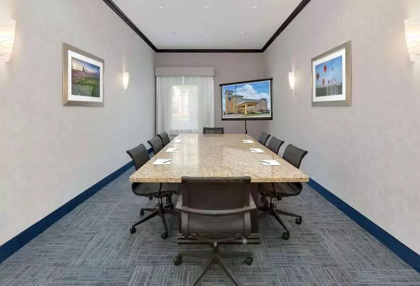 Отель La Quinta By Wyndham Denton University Drive