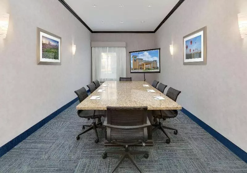 Отель La Quinta By Wyndham Denton University Drive