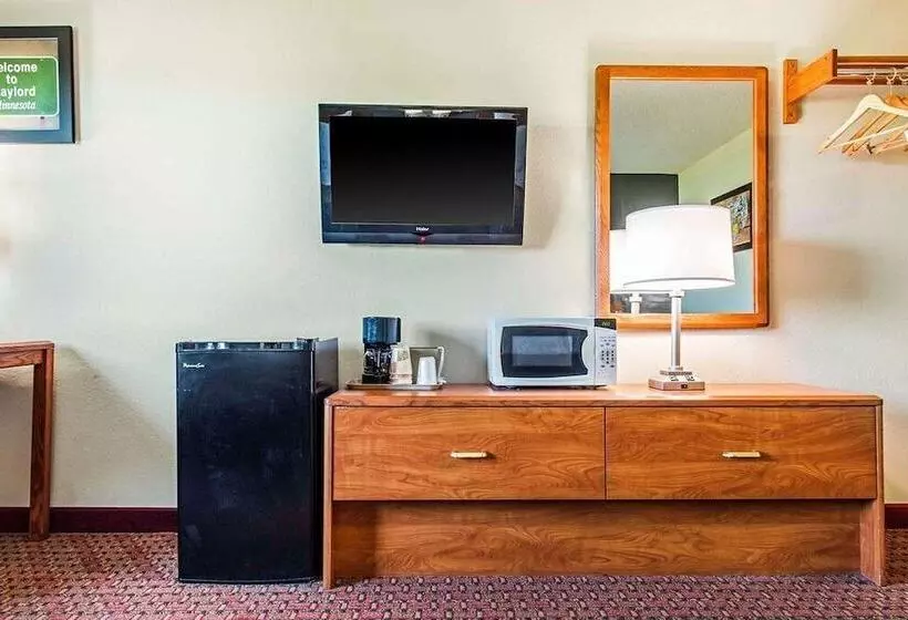 ホテル Travelers Lodge & Suites