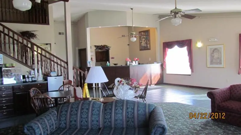 ホテル Travelers Lodge & Suites