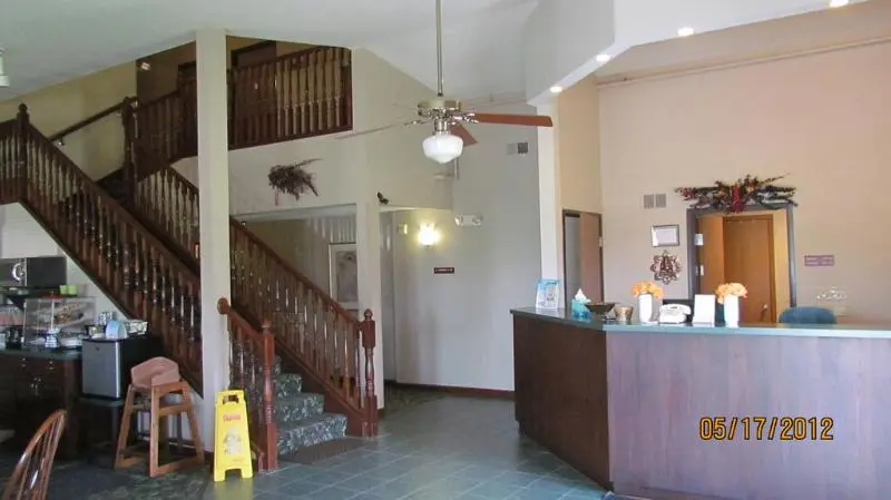 ホテル Travelers Lodge & Suites