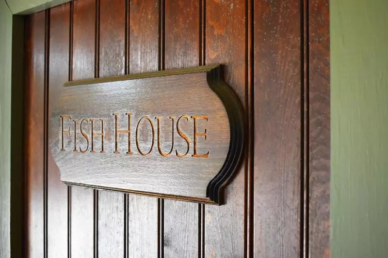 אתר נופש The Inlet Sports Lodge