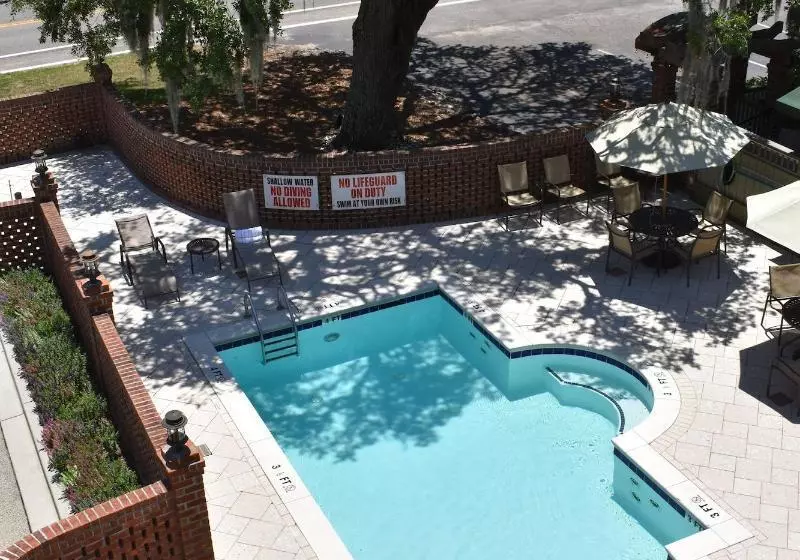 אתר נופש The Inlet Sports Lodge