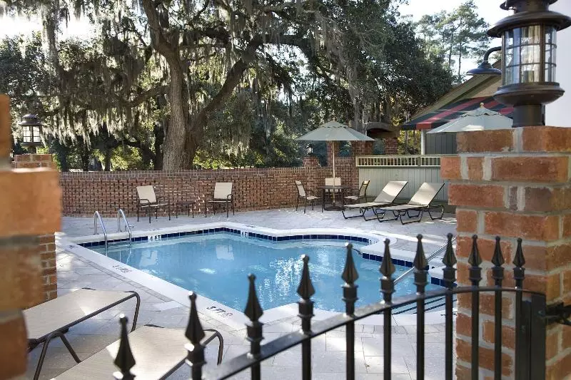 אתר נופש The Inlet Sports Lodge