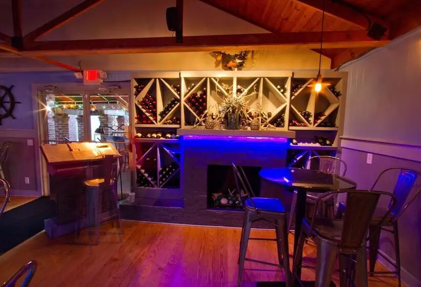 אתר נופש The Inlet Sports Lodge