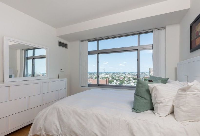 Global Luxury Suites At Kendall West