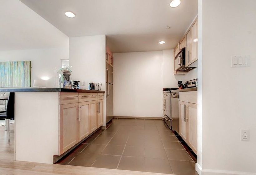 Global Luxury Suites At Kendall West