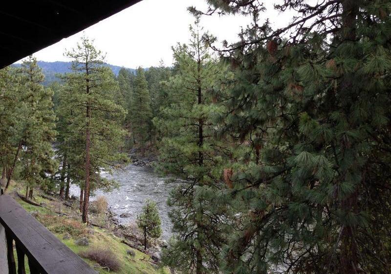 فندق Alpine Rivers Inn