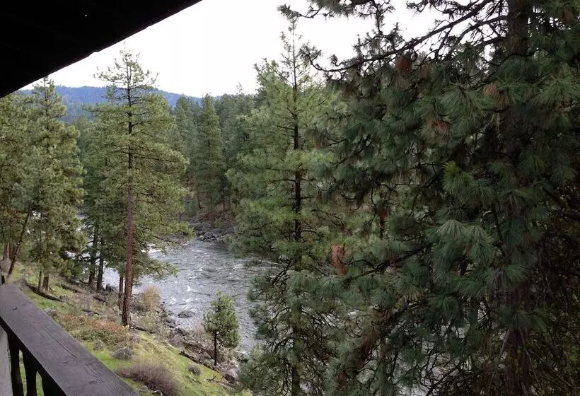هتل Alpine Rivers Inn
