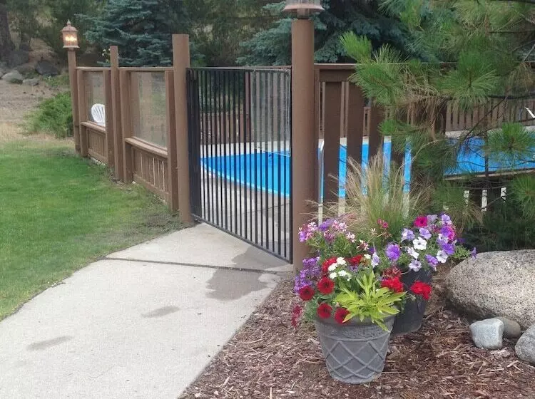 هتل Alpine Rivers Inn