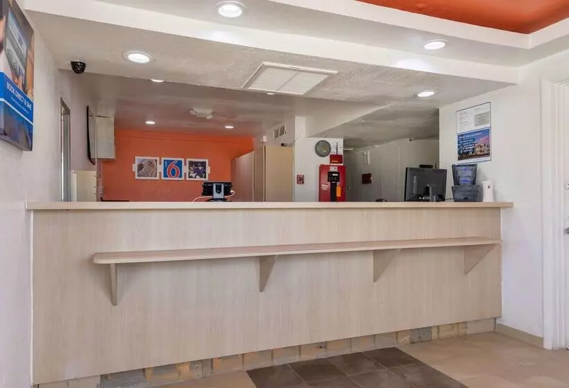 בית מלון כפרי Americas Best Value Inn Dayton