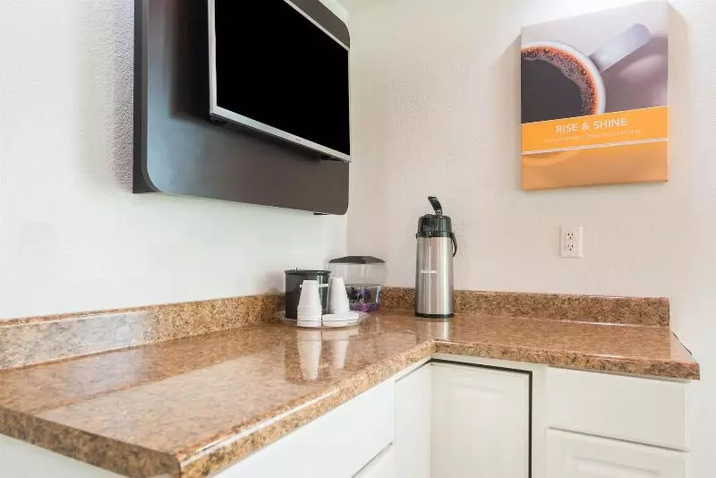 בית מלון כפרי Americas Best Value Inn Dayton