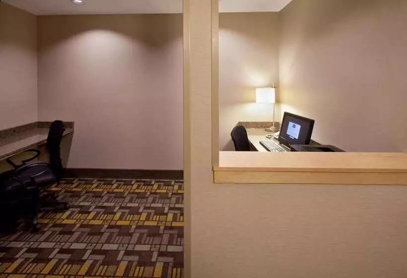 Отель Americinn By Wyndham Fairfield